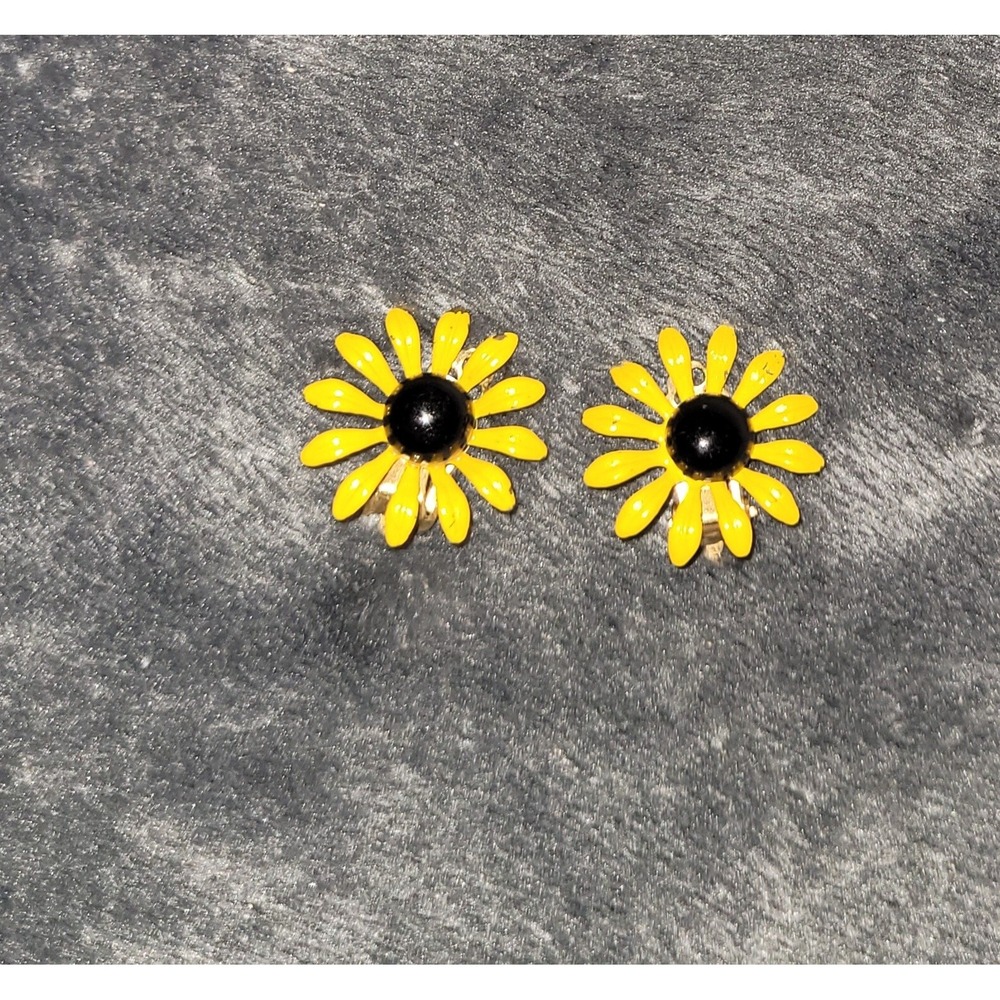 Vintage 60's Enamel Daisy Clip On Earrings Orange‎ Yellow Flower Power